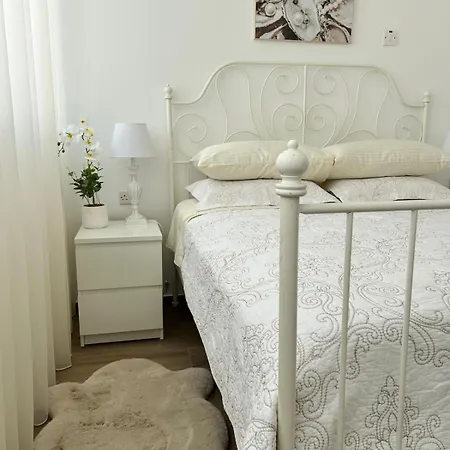 Sunlit Serenity In * بافوس