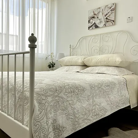 شقة Sunlit Serenity In *