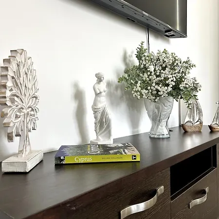 Sunlit Serenity In * بافوس