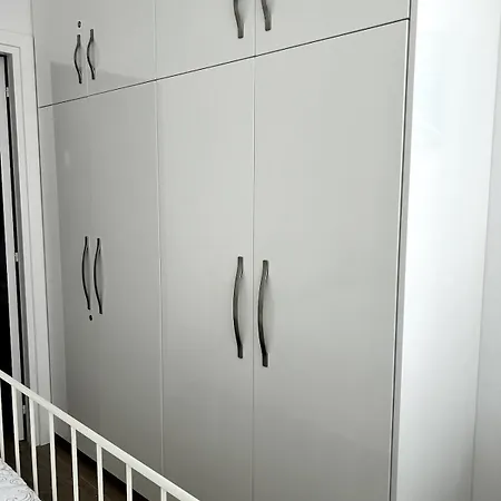 Sunlit Serenity In Apartament