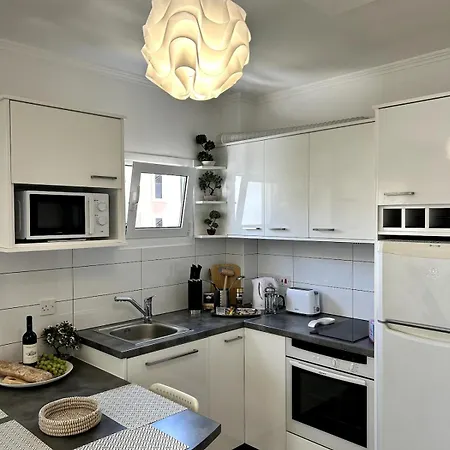 Sunlit Serenity In Apartament