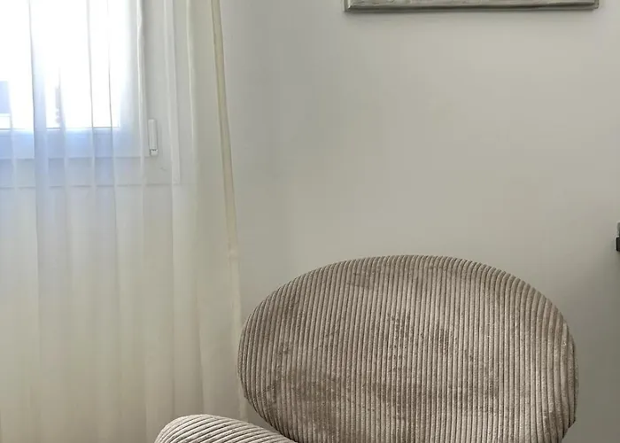 Sunlit Serenity In Apartmán Paphos