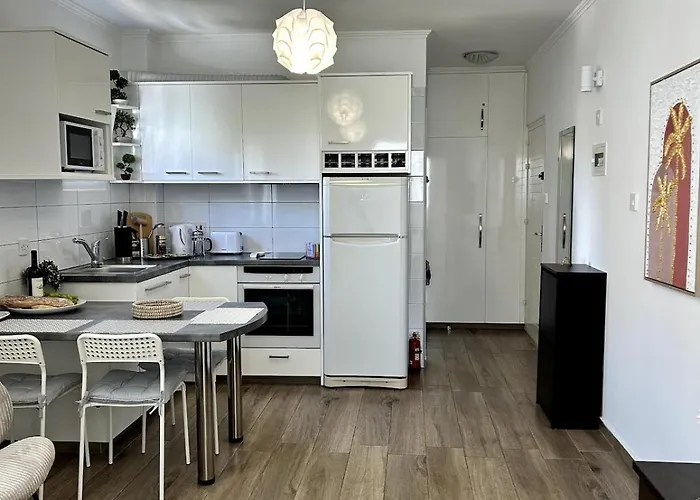 Sunlit Serenity In Apartmán *